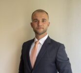 Portræt af bæredygtighedskonsulent og salgsspecialist for DACH-regionen.